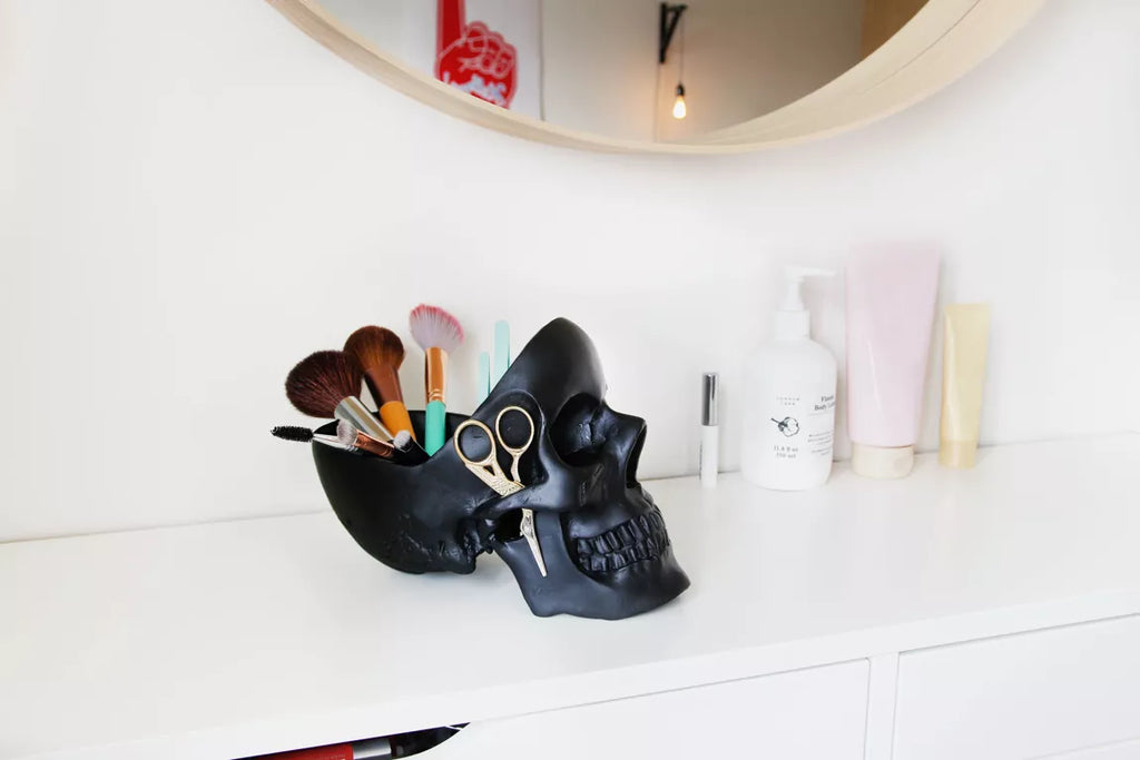 Rangement réplique de crâne noir