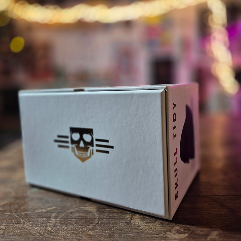 Crâne noir vide poches