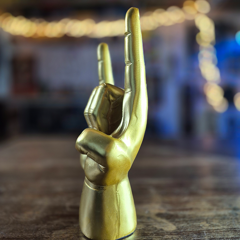 Support pour casque doré